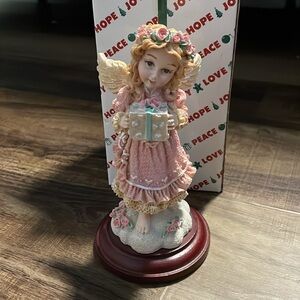 Vintage House Of Lloyd CHRISTMAS AROUND THE WORLD The Giving Angel.1996